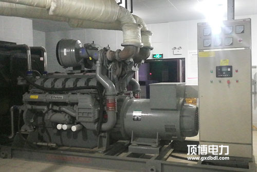 80KW帕金斯柴油发电机组型号1104C-44TAG2